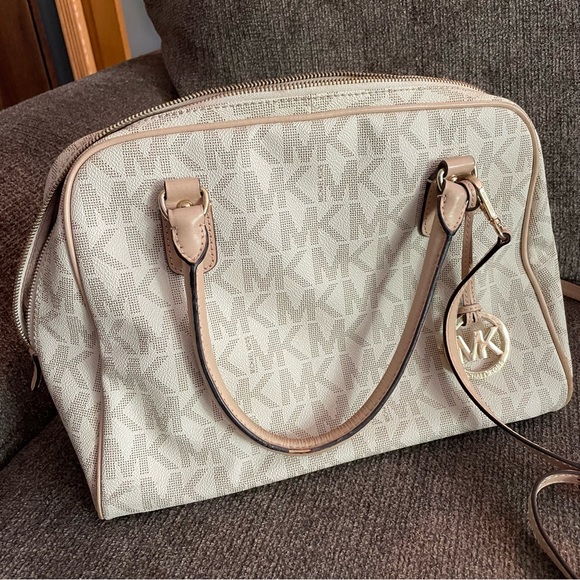 Michael Kors Logo sachet bag - Picture 1 of 12